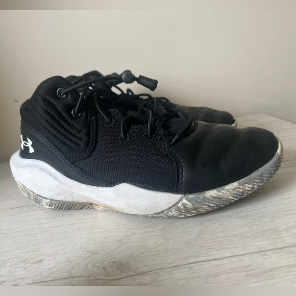 Boys Under Armour Shoes - Picture 2 of 10